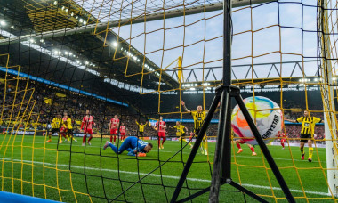 Tor zum 2:1 durch Karim Adeyemi (Borussia Dortmund, 27), Hintertorkamera Borussia Dortmund vs. SC Freiburg, Fussball, 1.