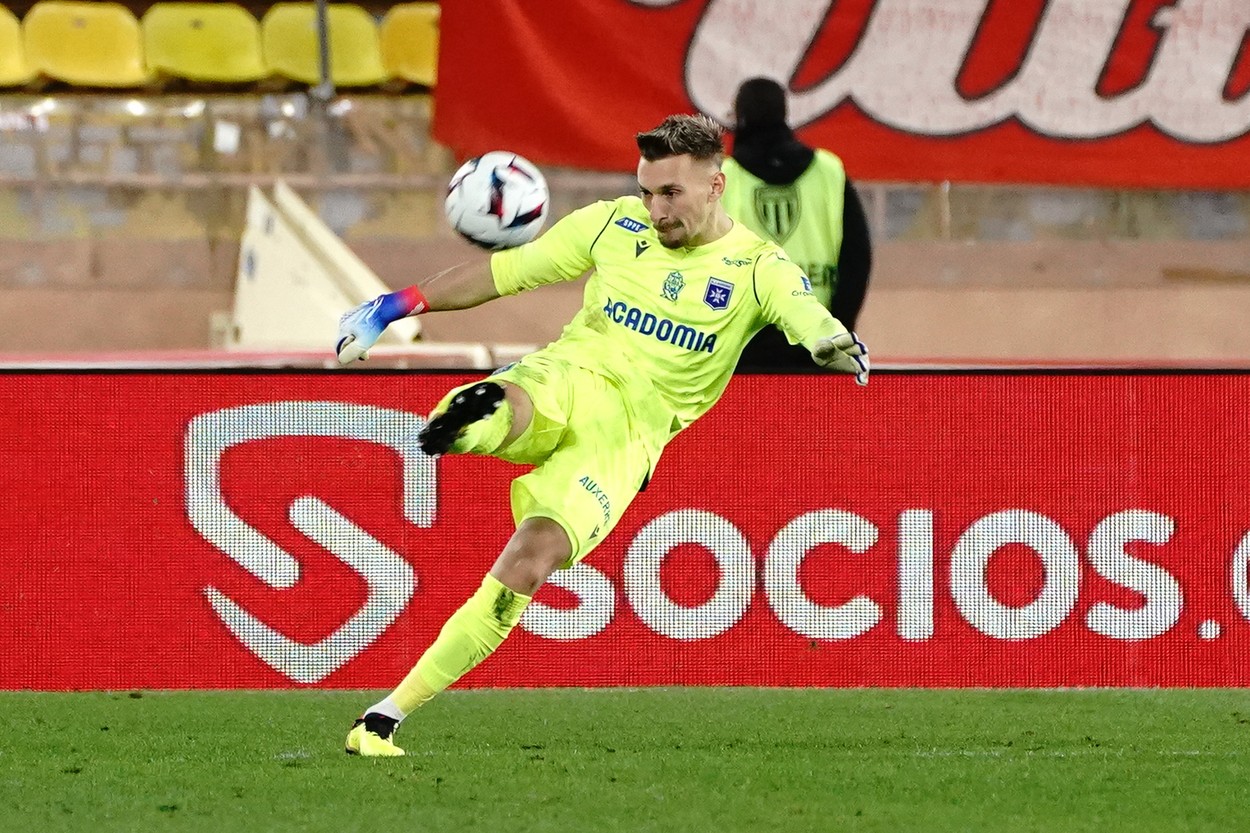 Ionuț Radu, la primul meci perfect pentru Auxerre. Ce notă a primit portarul român, în duelul cu Reims