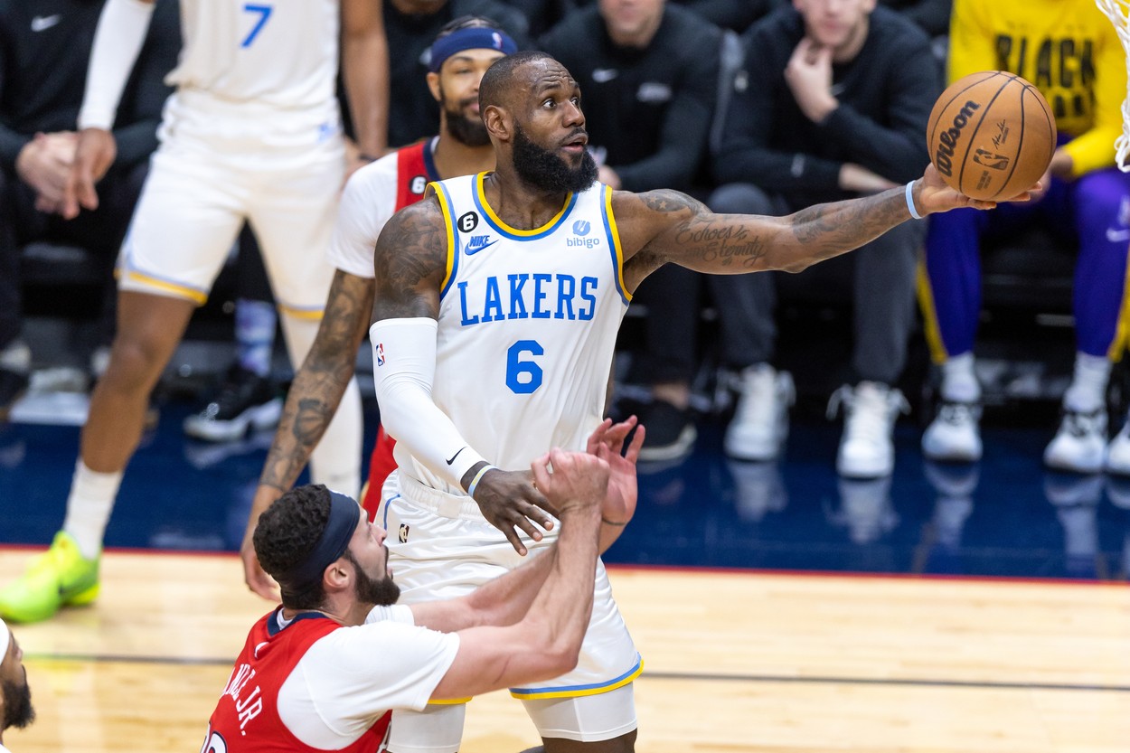 LeBron James, la un pas de recordul lui Kareem Abdul-Jabbar. Cât a ajuns să coste un bilet la meci