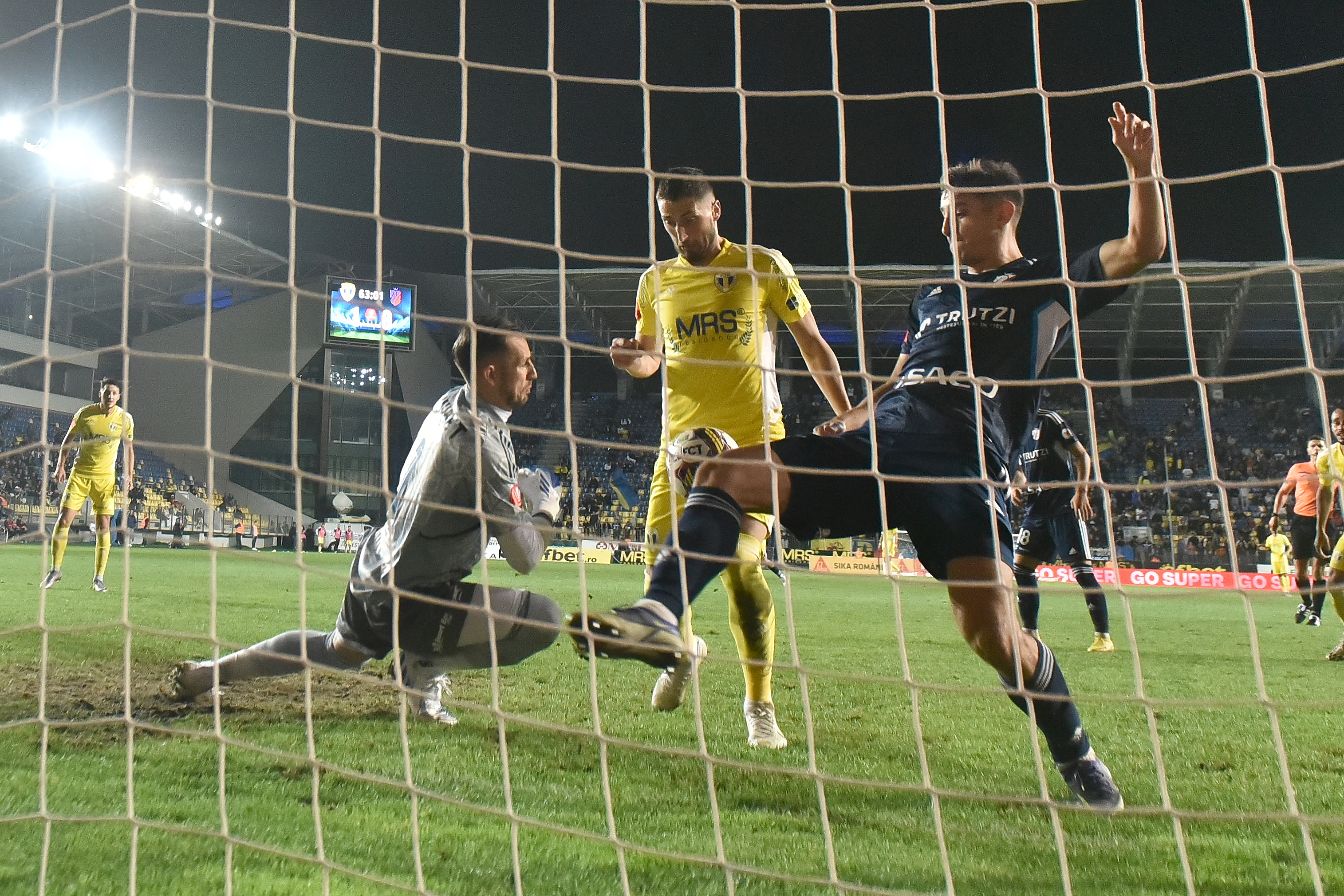 FC Botoșani - Petrolul Ploiești 2-0, ACUM, pe Digi Sport 1. Două goluri în primele 4 minute pentru gazde