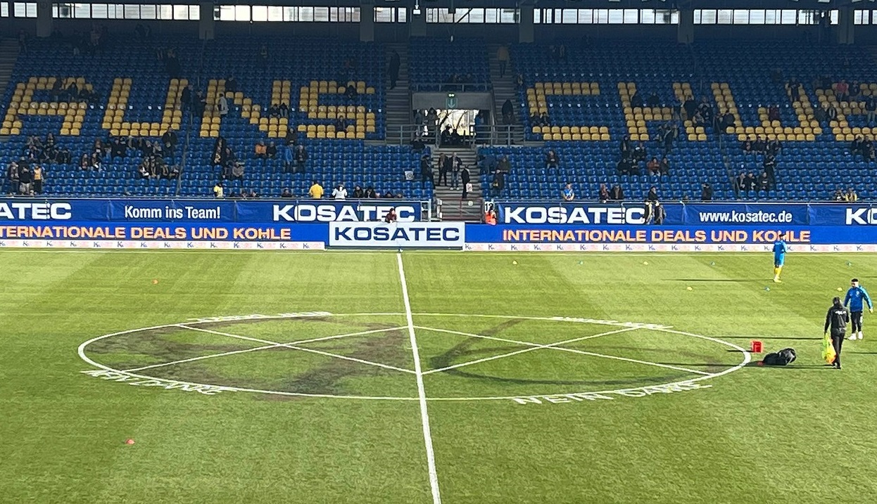 Au intrat în toiul nopții pe stadionul echipei rivale și ce s-a întâmplat a doua zi a făcut înconjurul presei străine