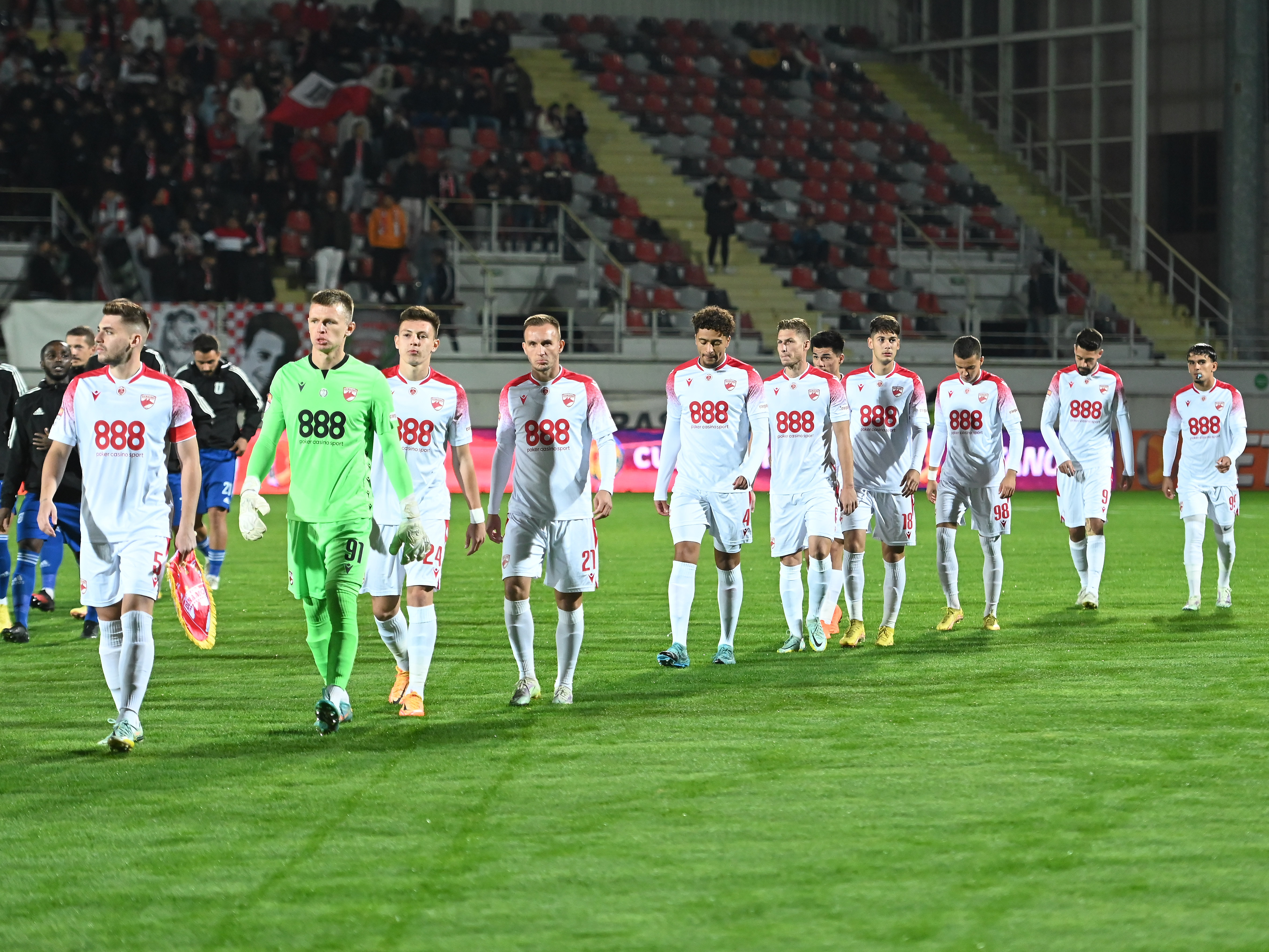 OFICIAL | De la Dinamo, direct în Liga a 4-a. Fotbalistul dat afară de Ovidiu Burcă a semnat