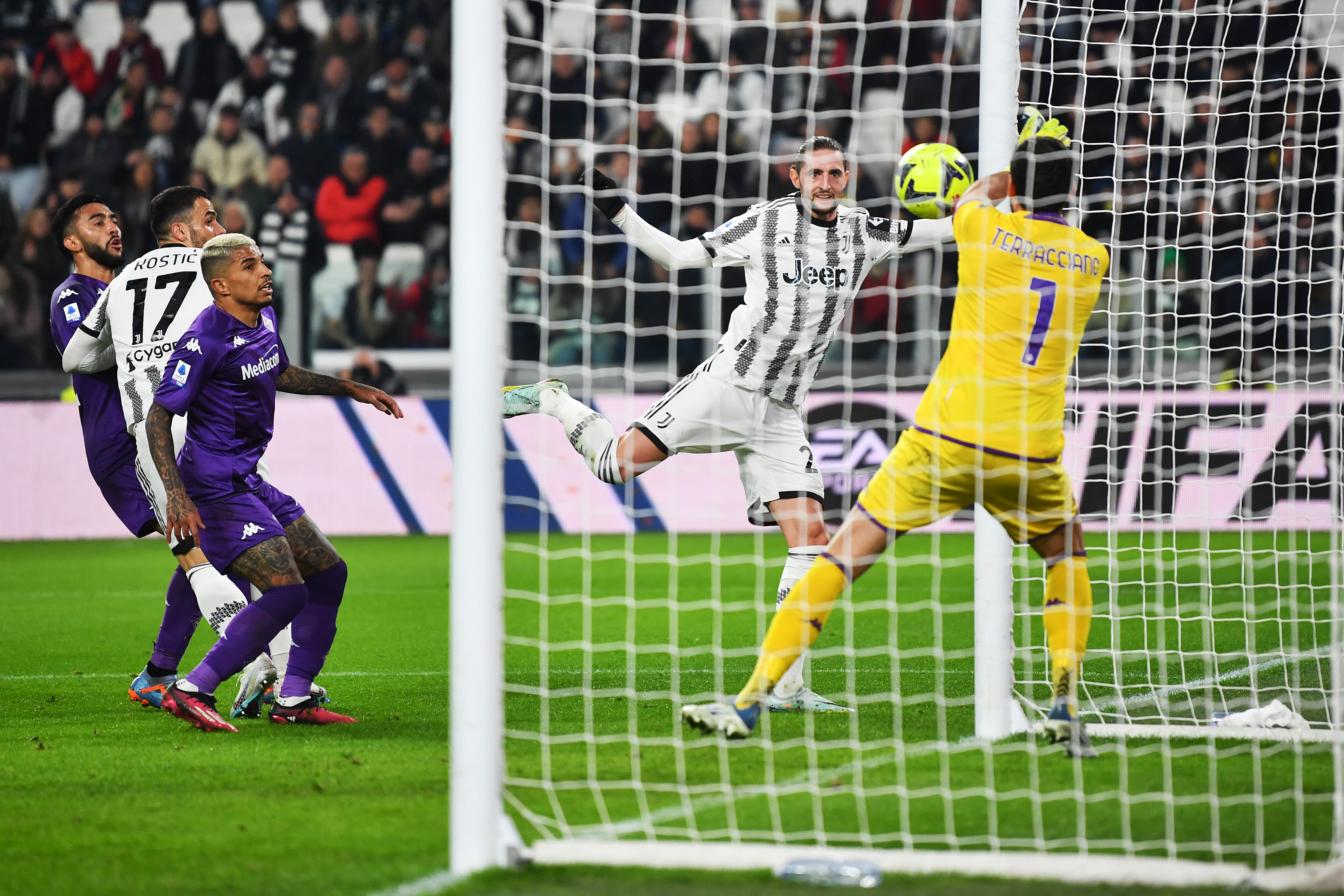 Juventus - Fiorentina 1-0. Câțiva centimetri au adus victoria Bătrânei Doamne. Oaspeții, gol anulat în minutul 90