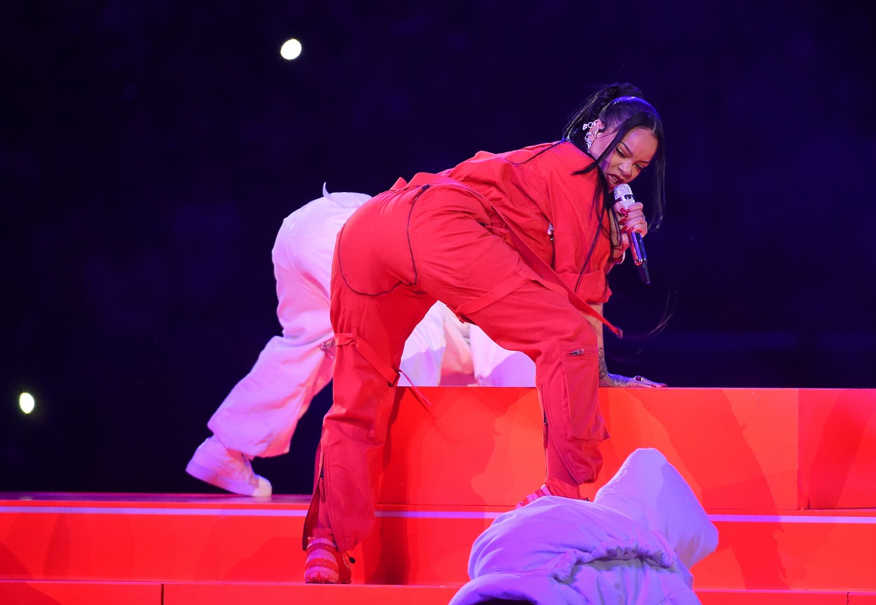 De ce nu va primi niciun ban Rihanna pentru prestația de la Super Bowl