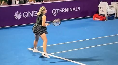 Noua ținută i-a purtat noroc Jelenei Ostapenko. Cum a apărut în meciul de dublu de la Doha