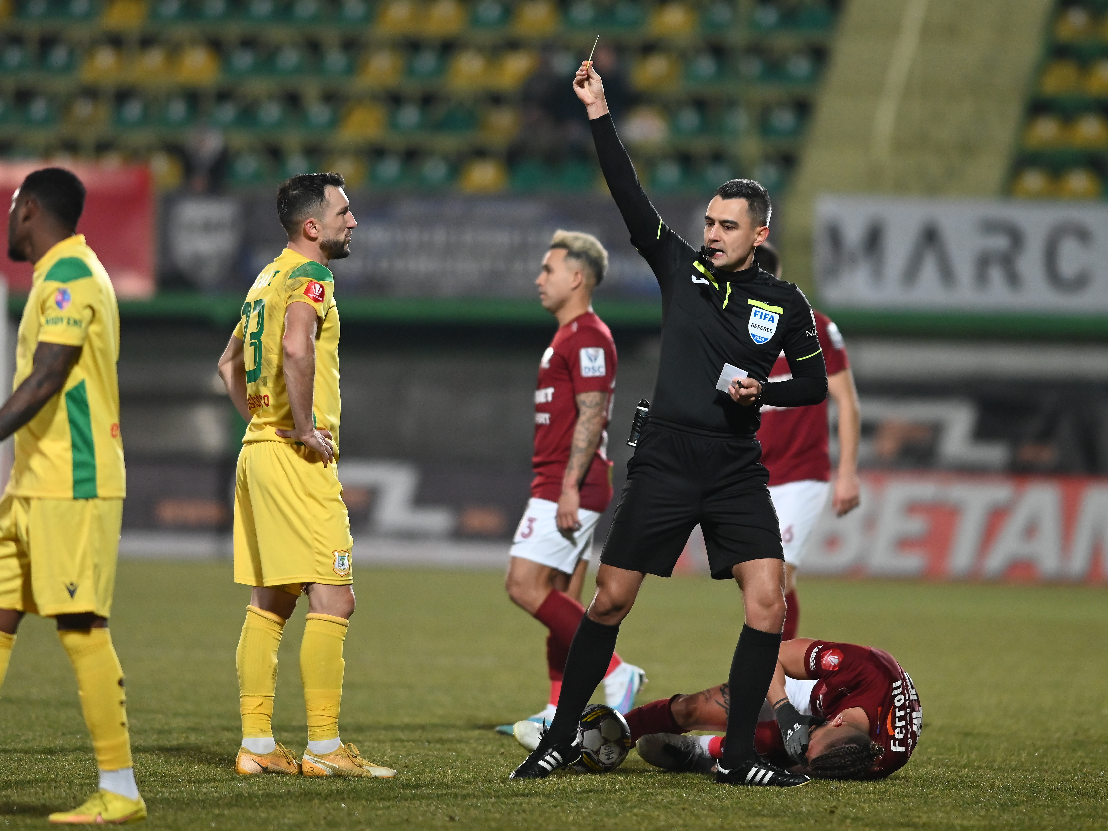 Comunicat dur al clubului Rapid, în care acuză arbitrajul de la partida cu Mioveni