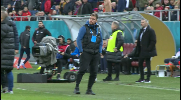 Reacțiile lui Mihai Pintilii în timpul meciului FCSB – Universitatea Craiova, din Liga 1 / Foto: Captură Digi Sport