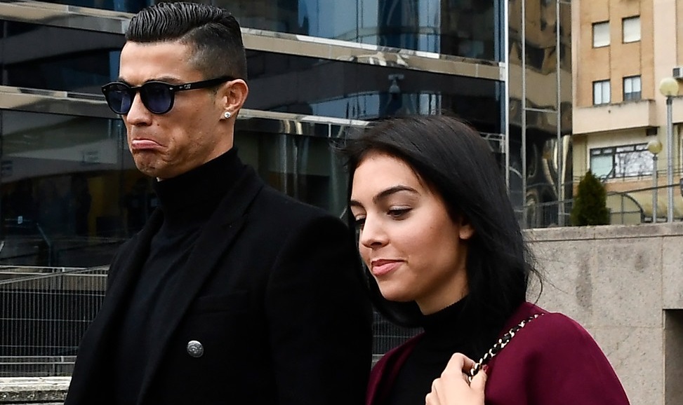 Cristiano Ronaldo și-a luat familia și a plecat definitiv din Apartamentul Regal de 300.000€ pe lună din Riyadh