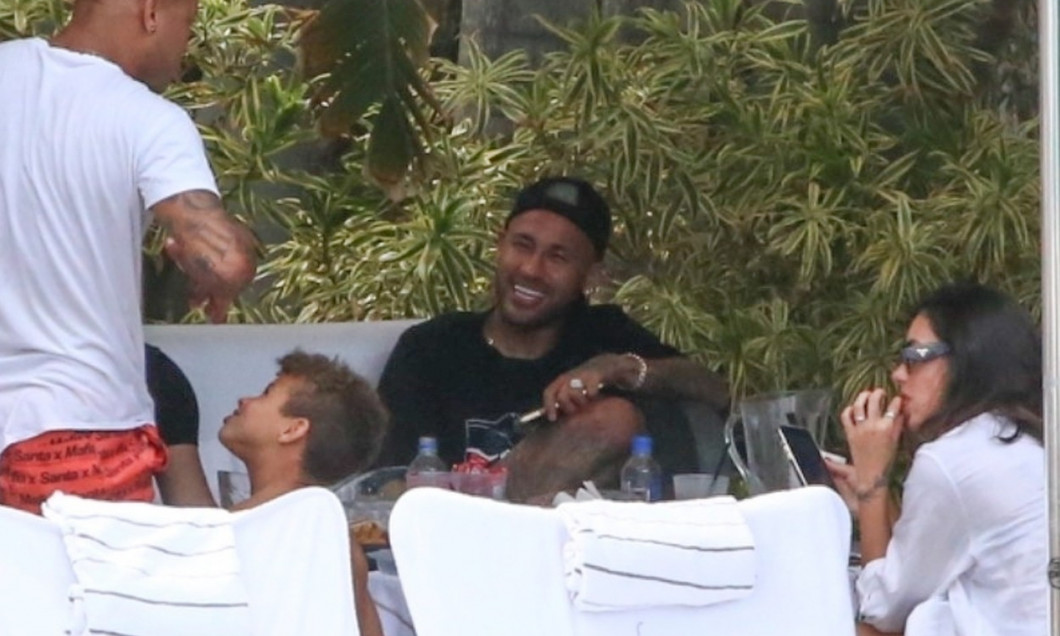 Neymar Jr. and his girlfriend Bruna Marquezine have a moment at the Fontaneabluea Resort in Miami Beach