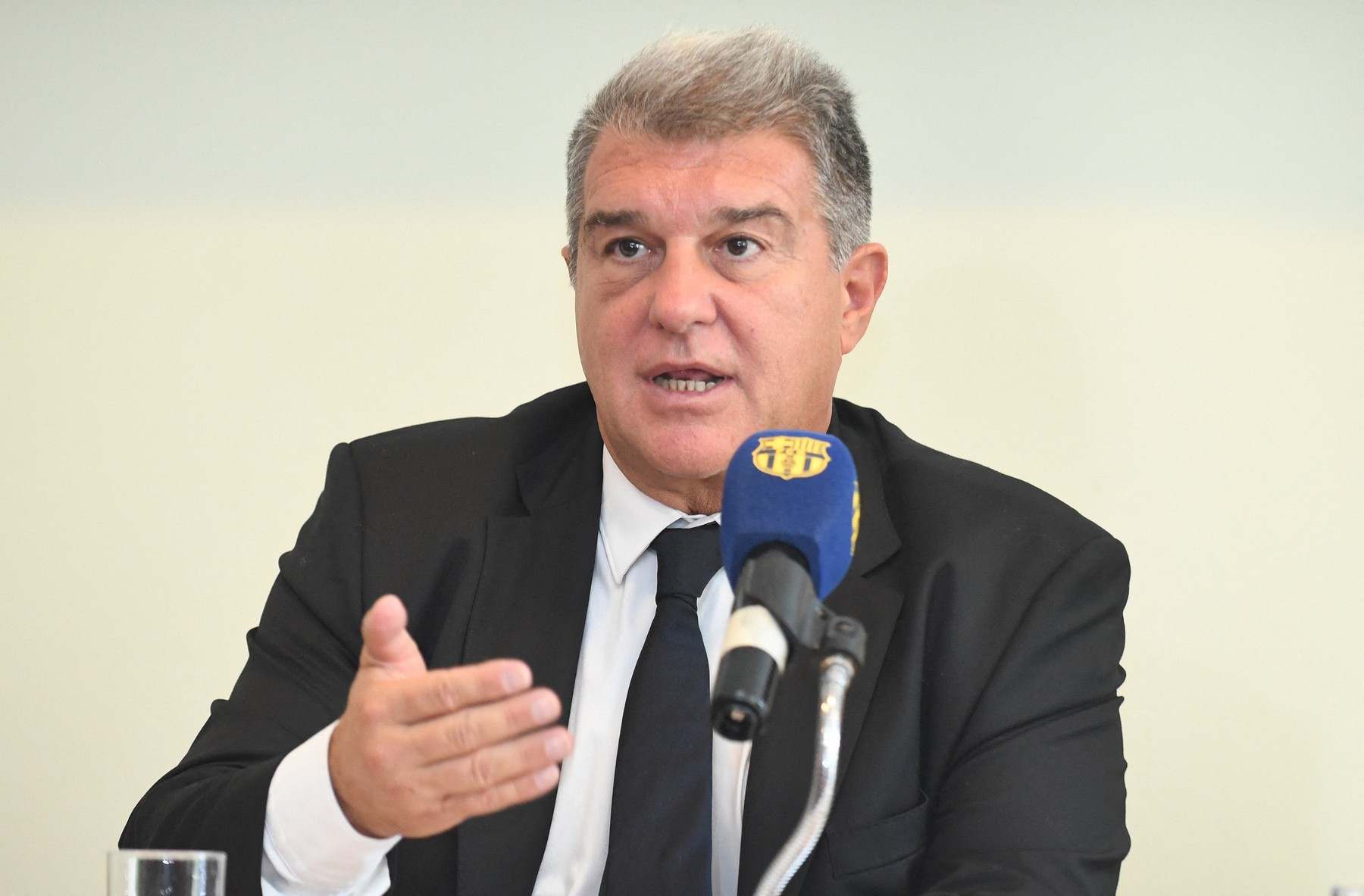 Barcelona pregătește apărarea în “cazul Negreira”. Planul lui Joan Laporta