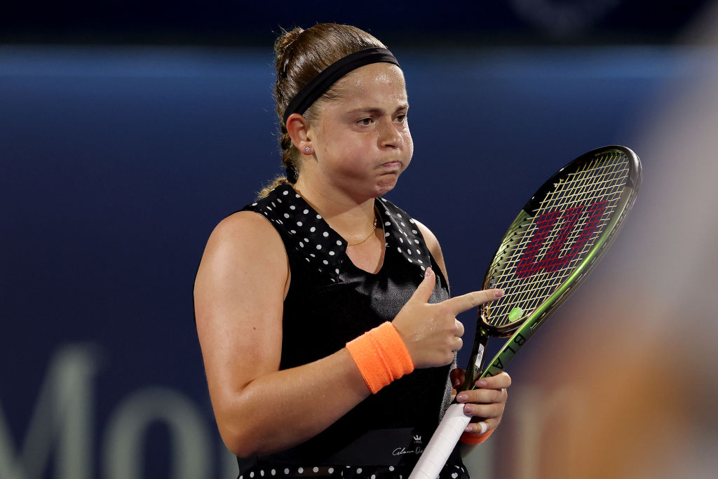 Jelena Ostapenko a primit o lecție de tenis la Dubai, după ce a câștigat primul set cu 6-2 în duelul cu Aryna Sabalenka