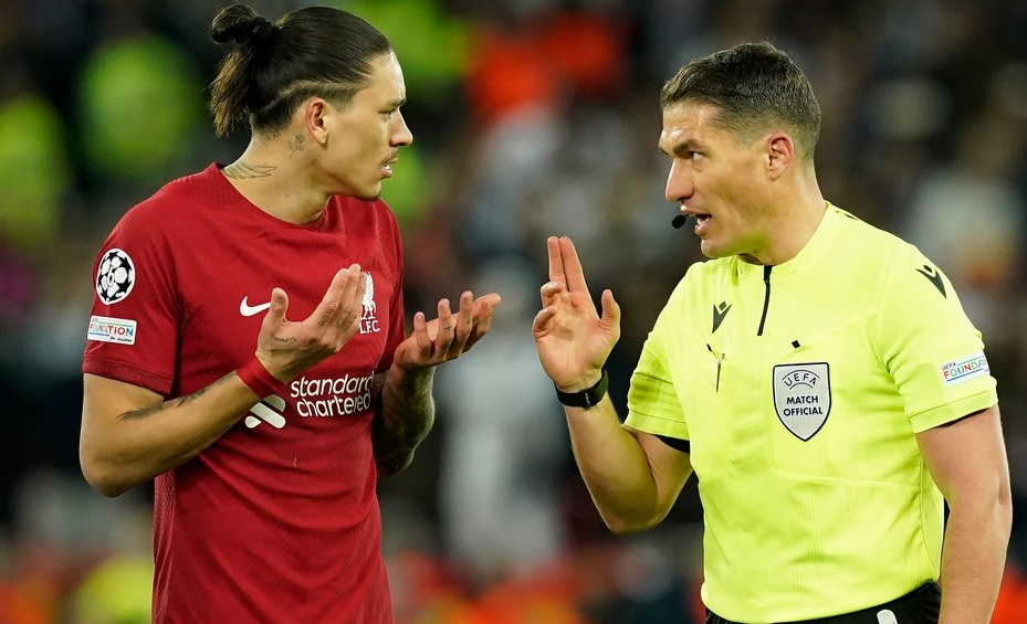 Ce au scris uruguayenii despre Istvan Kovacs, după ce Darwin Nunez a căzut în careu și nu a primit penalty
