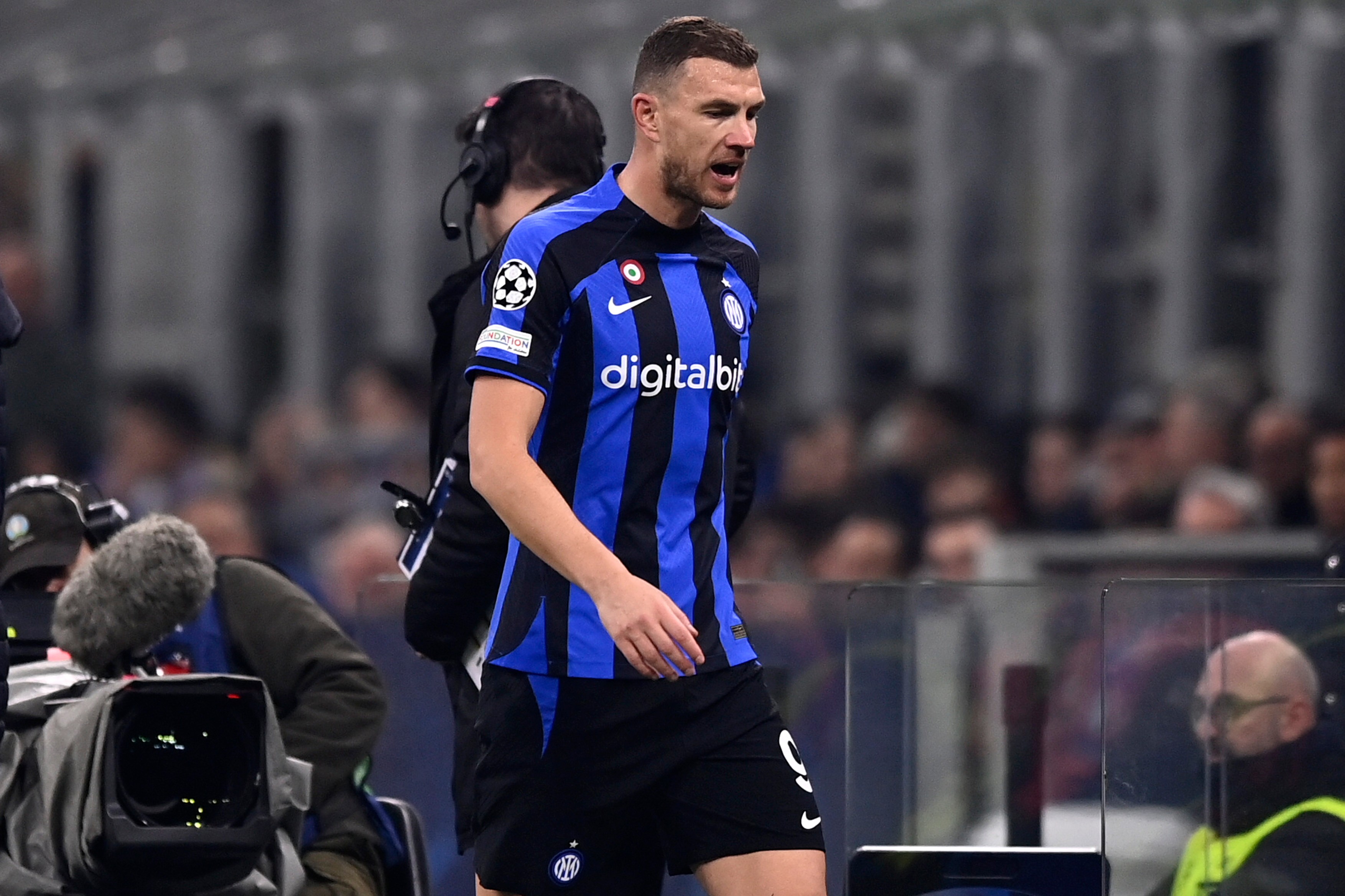 Edin Dzeko, un car de nervi după ce a fost schimbat în meciul cu Porto! Reacția lui Simone Inzaghi