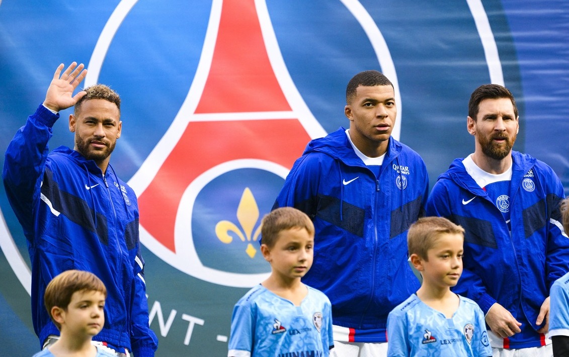 Furtună la PSG! Ziarul de casă al parizienilor a anunțat că cel puțin unul dintre Messi, Neymar și Mbappe pleacă