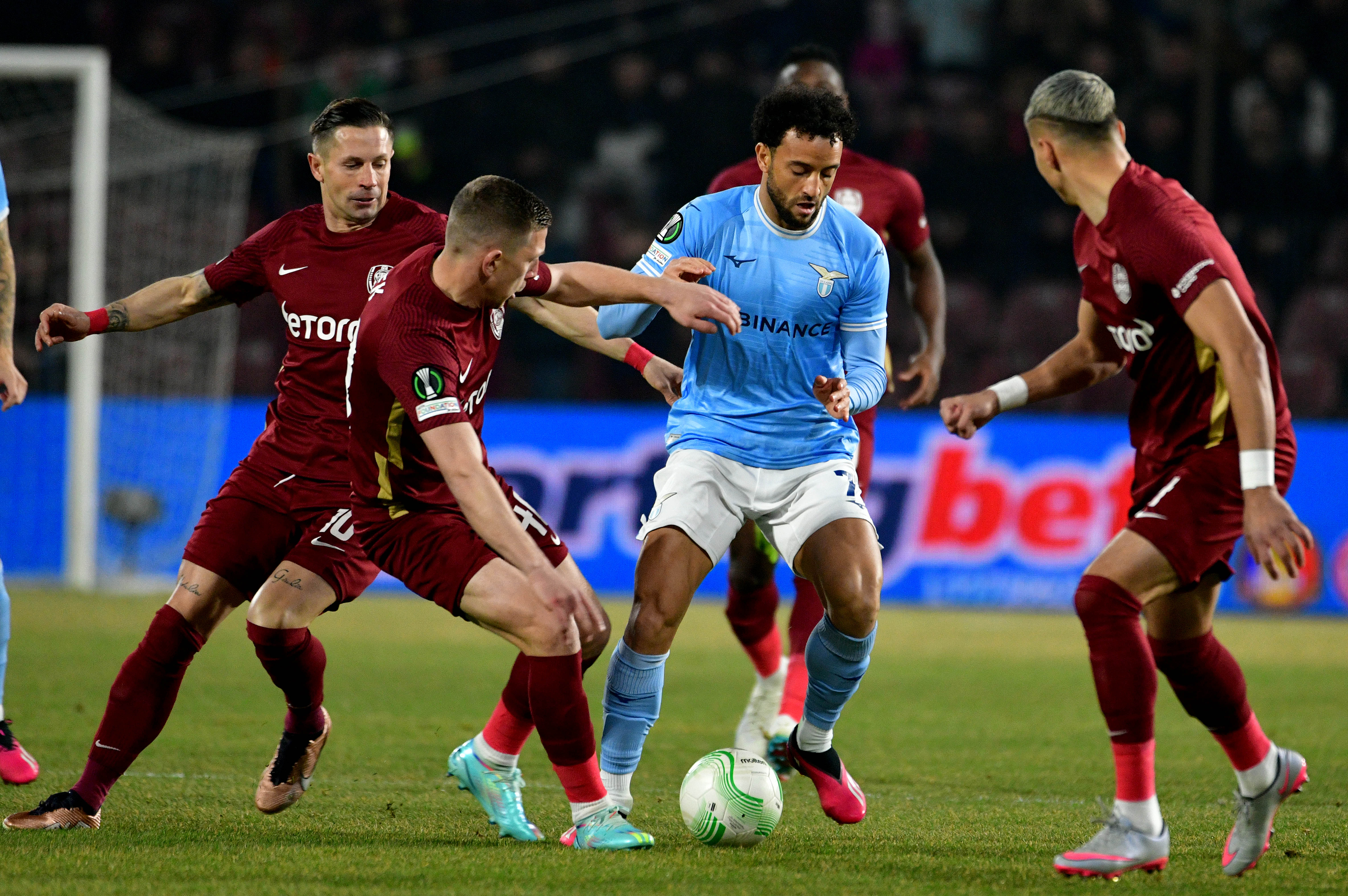 CFR Cluj - Lazio 0-0. Portarul Scuffet, eroul ardelenilor. Ocazii cu adevărat uriașe ale italienilor. CFR, în 10 oameni