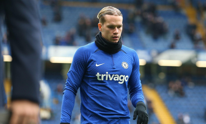 London, UK. 18th February 2023; Stamford Bridge, Chelsea, London, England: Premier League Football, Chelsea versus Southampton; Mykhailo Mudryk of Chelsea warms up ahead of kick-off Credit: Action Plus Sports Images/Alamy Live News