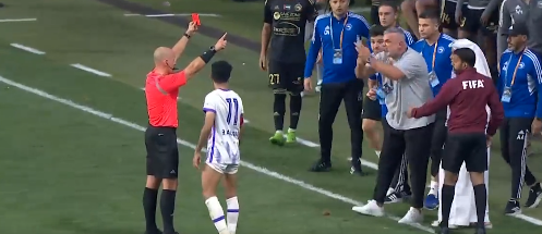 Cosmin Olăroiu, un car de nervi: ce a făcut după ce arbitrul finalei Cupei Mondiale l-a eliminat