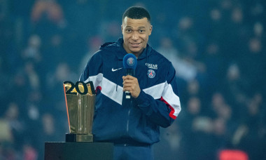 Cérémonie en l'honneur de Kylian Mbappe au Parc des princes après son but contre le FC Nantes (victoire du PSG 4 à 2 face à Nantes) , il devient le meilleur buteur de l'histoire du PSG avec 201 buts