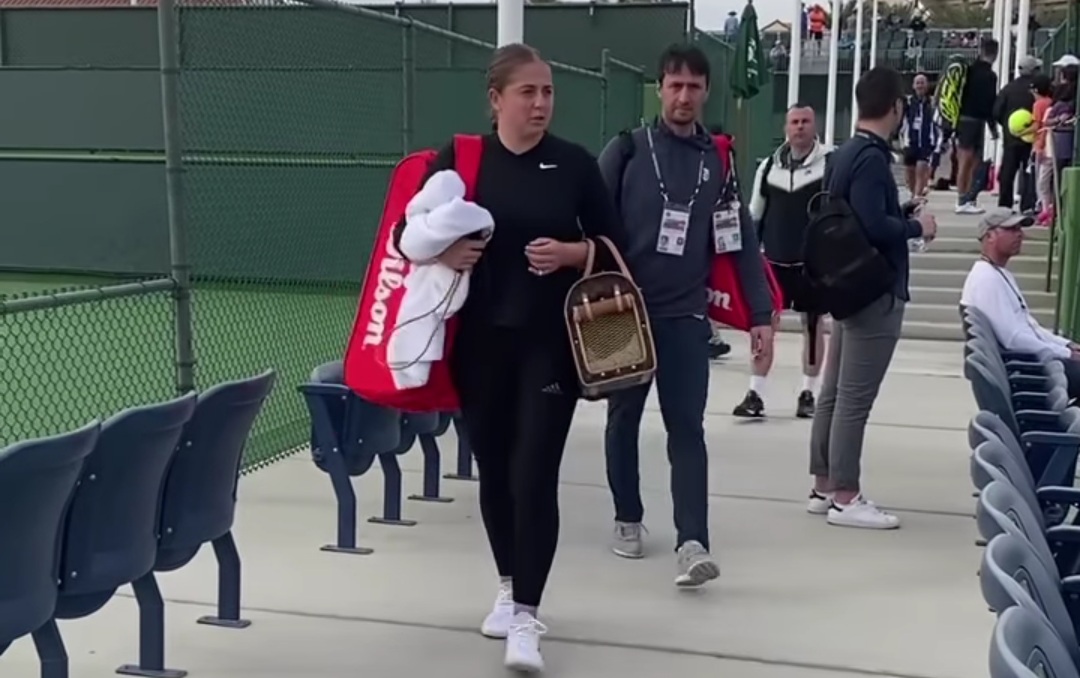 Animalul pe care l-a adus Jelena Ostapenko într-o geantă la antrenamentul de la Indian Wells