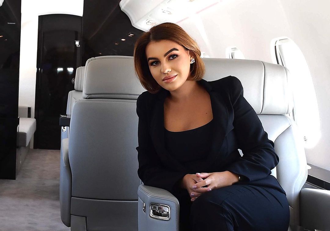 Miliardarul cu 46 de ani mai în vârstă sau un super job la Paris? Romina Gingașu: Am ales cu inima!
