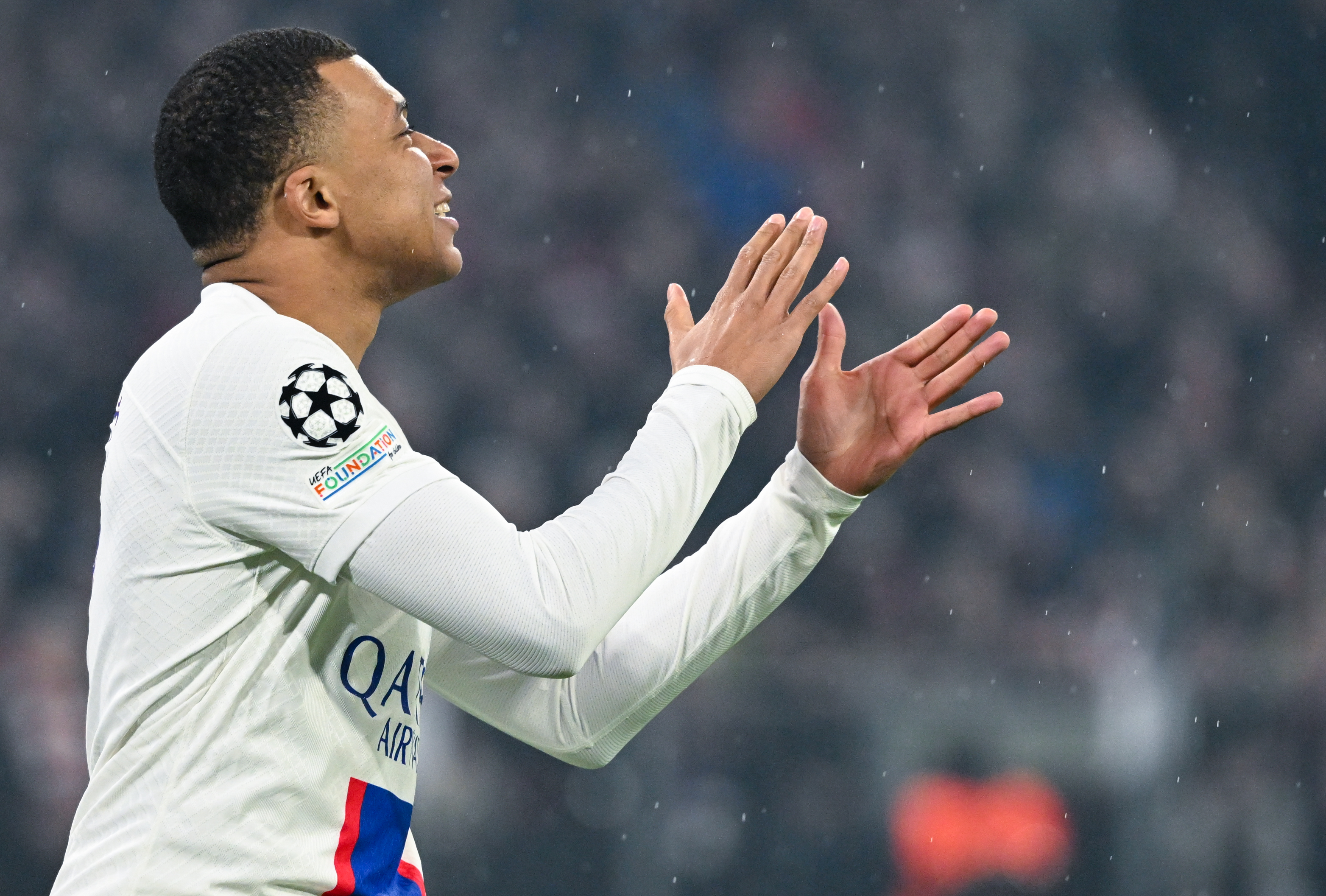 ”Nu mai e cale de întoarcere!” Kylian Mbappe, din nou aproape de plecarea de la PSG! Unde a fost surprinsă mama fotbalistului