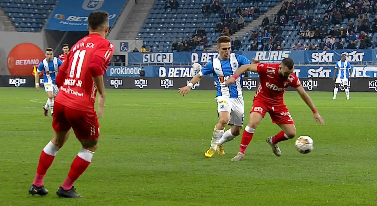 Universitatea Craiova - UTA Arad 0-0, ACUM, la Digi Sport 1. Baiaram irosește o ocazie din poziție foarte bună