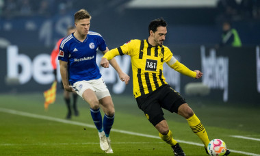 1. Fussball Bundesliga, FC Schalke 04 - Borussia Dortmund Marius Buelter (FC Schalke 04, 11), Mats Hummels (Borussia Dor