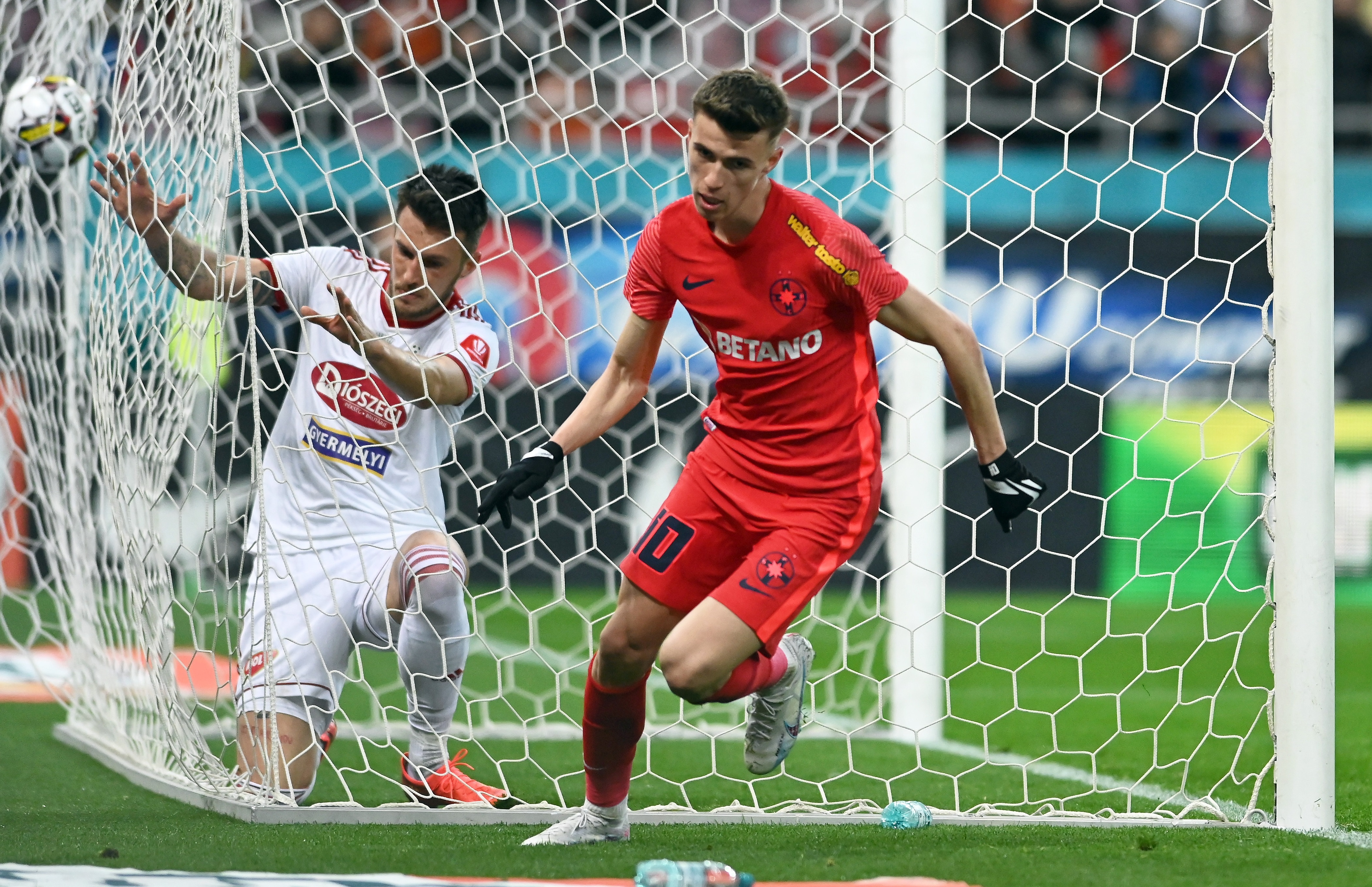 FCSB - Sepsi 1-0. Gazdele încheie pe 3 sezonul regulat, iar covăsnenii află dacă prin play-off-ul în rejucarea cu U Craiova 1948