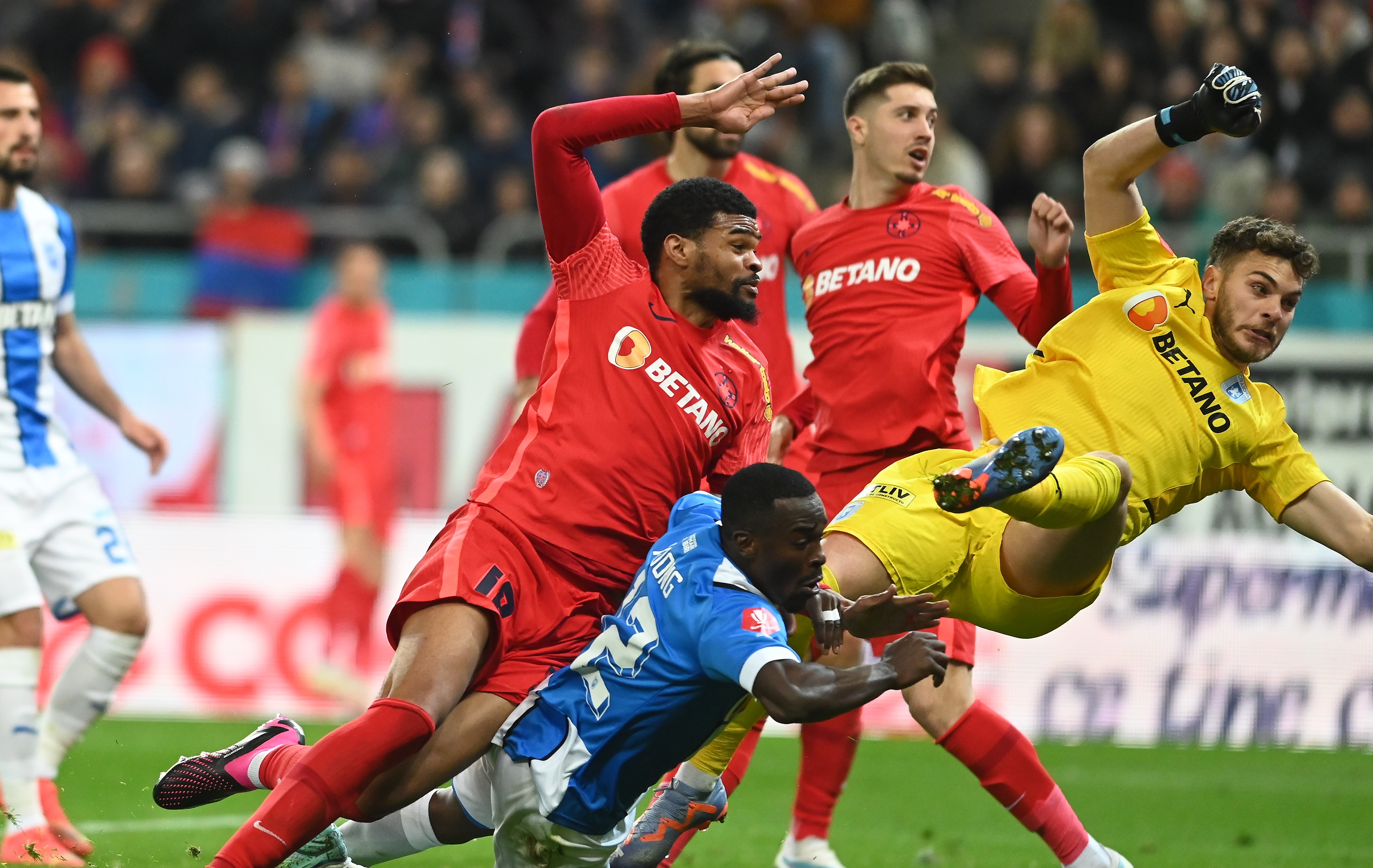 FCSB - Universitatea Craiova 1-1. Markovic, reușită superbă. Ambele echipe au avut câte un gol anulat