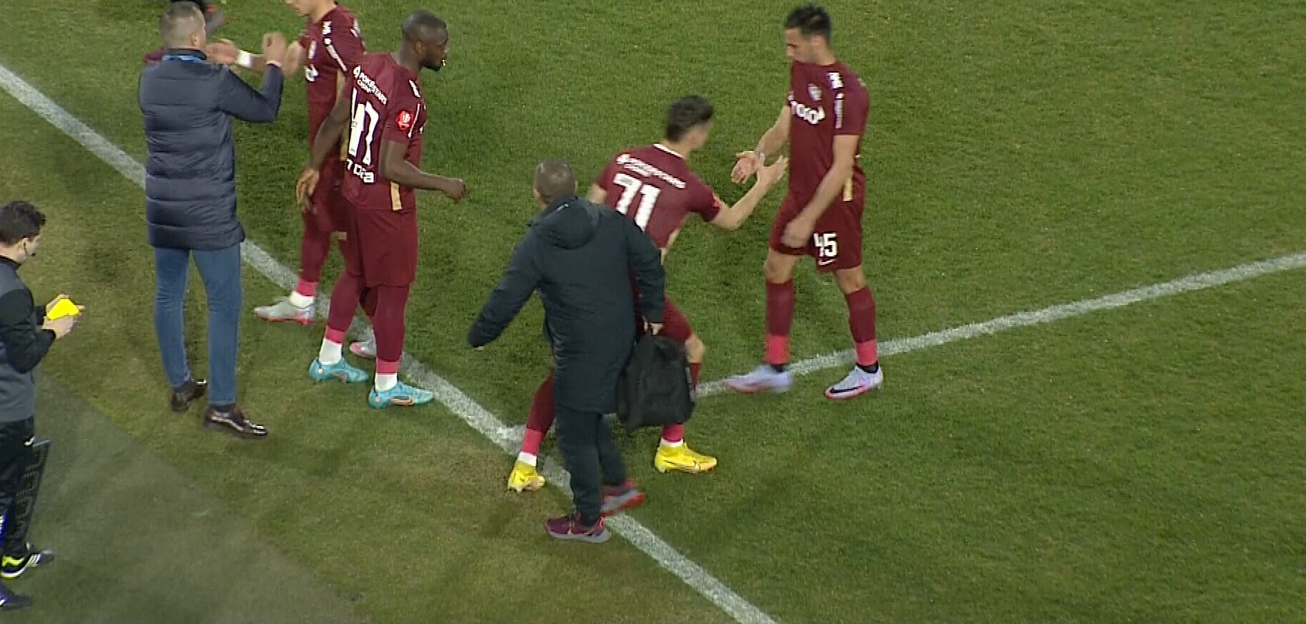 Ratează naționala? Mario Camora a ieșit accidentat în CFR Cluj - Rapid! Cu ce soluție poate rămâne Edi Iordănescu