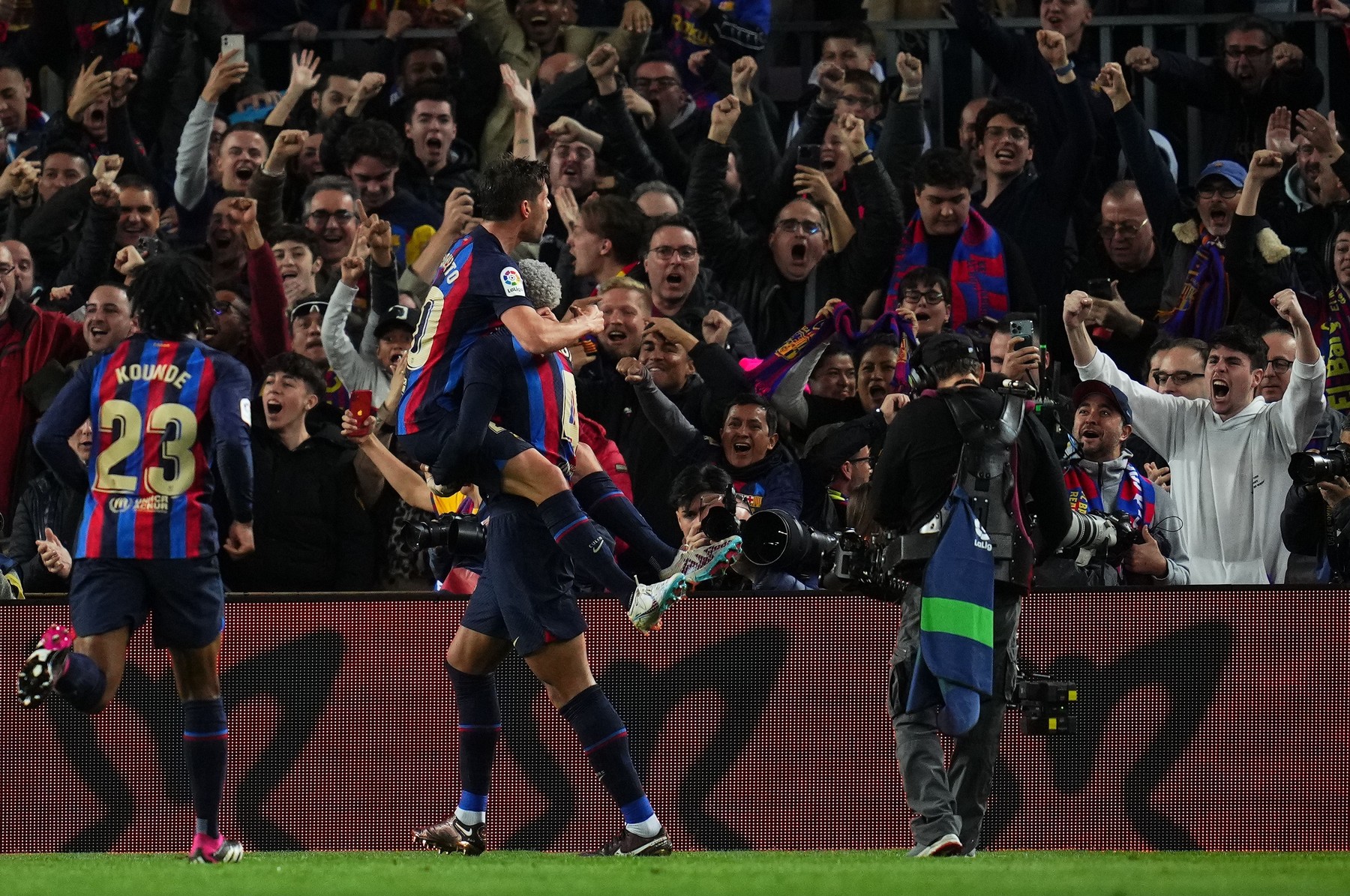 Barcelona ”fuge” cu titlul din La Liga! Ce a spus Xavi, după 2-1 cu Real Madrid: ”Am avut dubii”