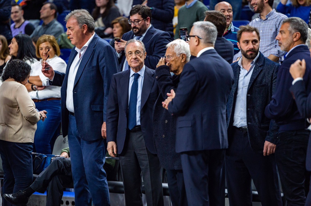 Florentino Perez a ratat El Clasico și a urmărit din tribune un alt meci! Unde a fost surprins președintele lui Real Madrid