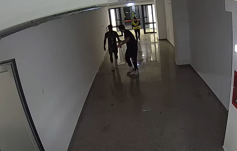 Imaginile care probează totul. Jucătorul a luat o rangă din fier și a încercat să-și facă dreptate