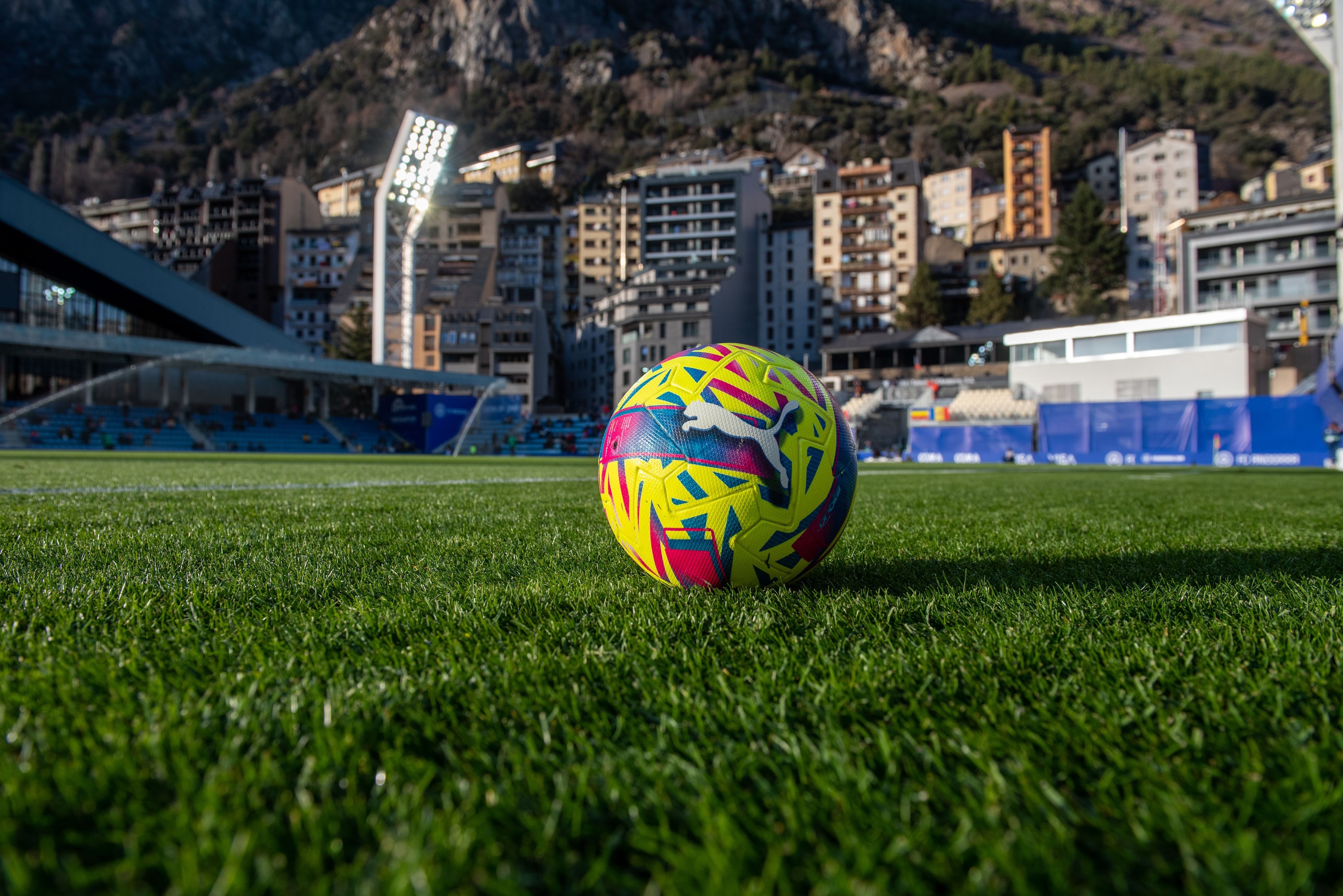 Cum arată stadionul pe care se va juca partida Andorra - România. Are o capacitate de doar 3.300 de locuri