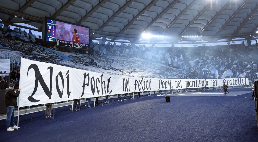 Trei fani, dintre care doi români, interziși de Lazio pe stadion! Procurorii i-au pus sub acuzare