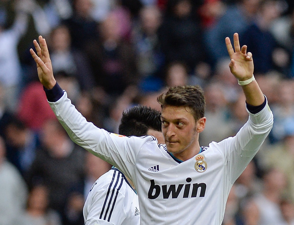 După aproape 10 ani, Mesut Ozil a spus motivul plecării de la Real Madrid: Am început să plâng