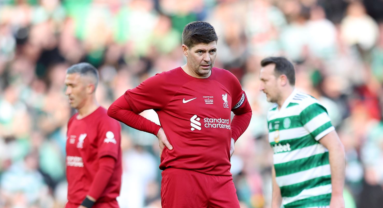 Amical cu scandal! Steven Gerrard, “bombardat” de fanii lui Celtic după ce a înscris și a făcut un gest provocator