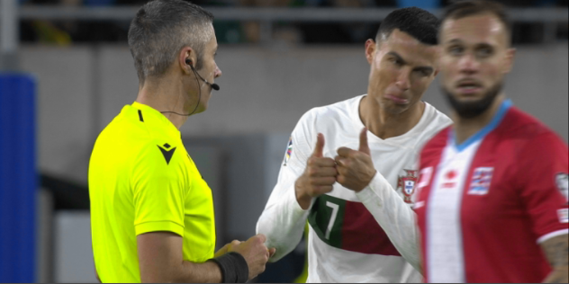 Cristiano Ronaldo a luat galben pentru simulare de la Radu Petrescu și s-a dus direct la român. Ce a urmat