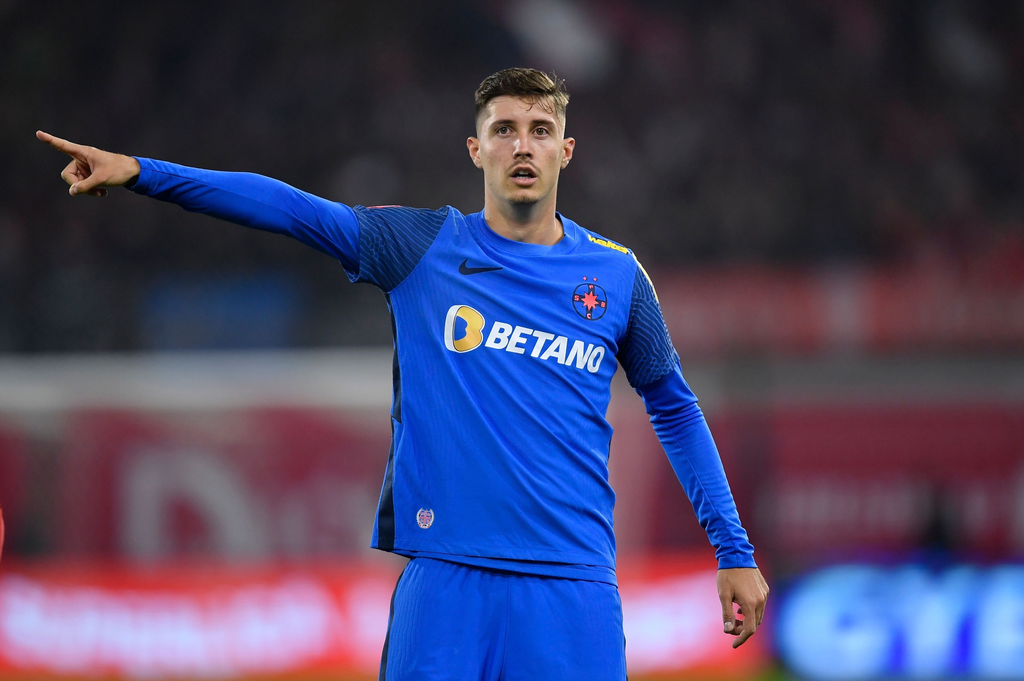 De ce nu reușește David Miculescu să se impună la FCSB