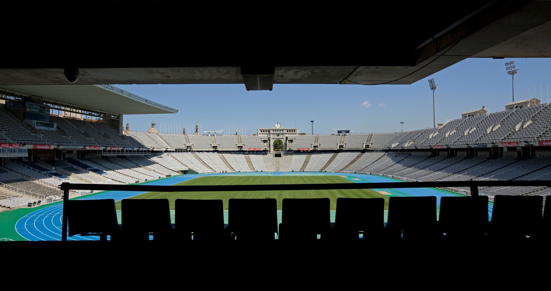 Barcelona își schimbă ”casa”! Așa arată stadionul pe care va juca din sezonul viitor