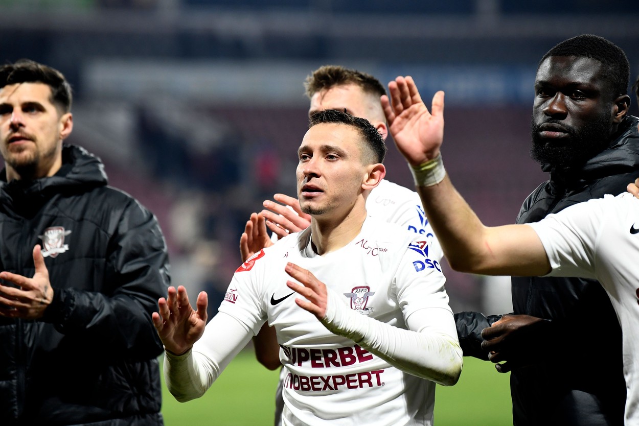 Valentin Costache a semnat! Fotbalistul a plecat de la Rapid