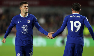 Brentford, London, UK. 19th September 2022; Gtech Community Stadium, Brentford, London, England; Premier League football, Brentford versus Chelsea: Christian Pulisic of Chelsea is subbed on for Mason Mount of Chelsea during the 2nd half Credit: Action Plu