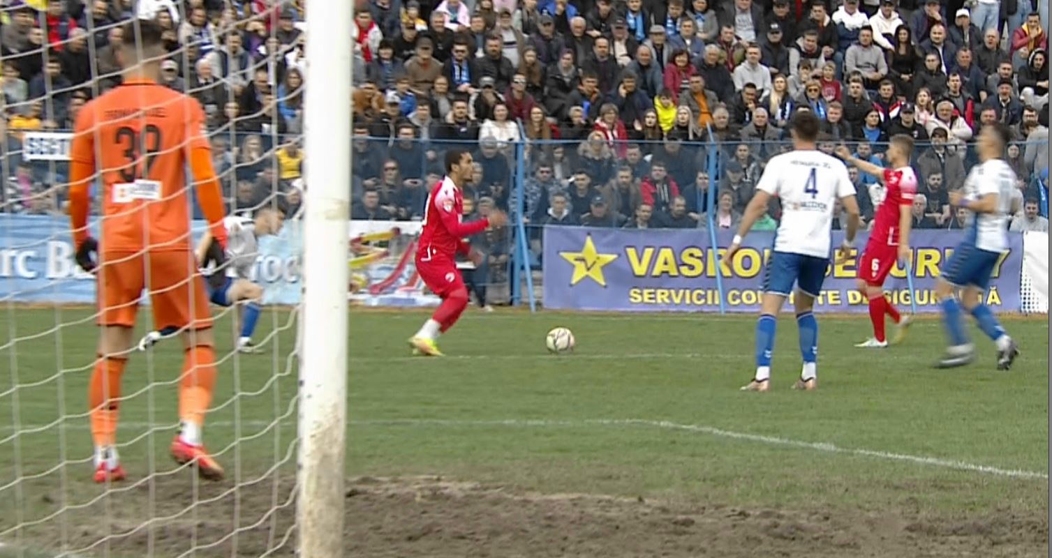Liga 2 | Unirea Dej - Dinamo 0-2, ACUM, la Digi Sport 1. "Câinii", două goluri în 4 minute. Rezultate și programul complet