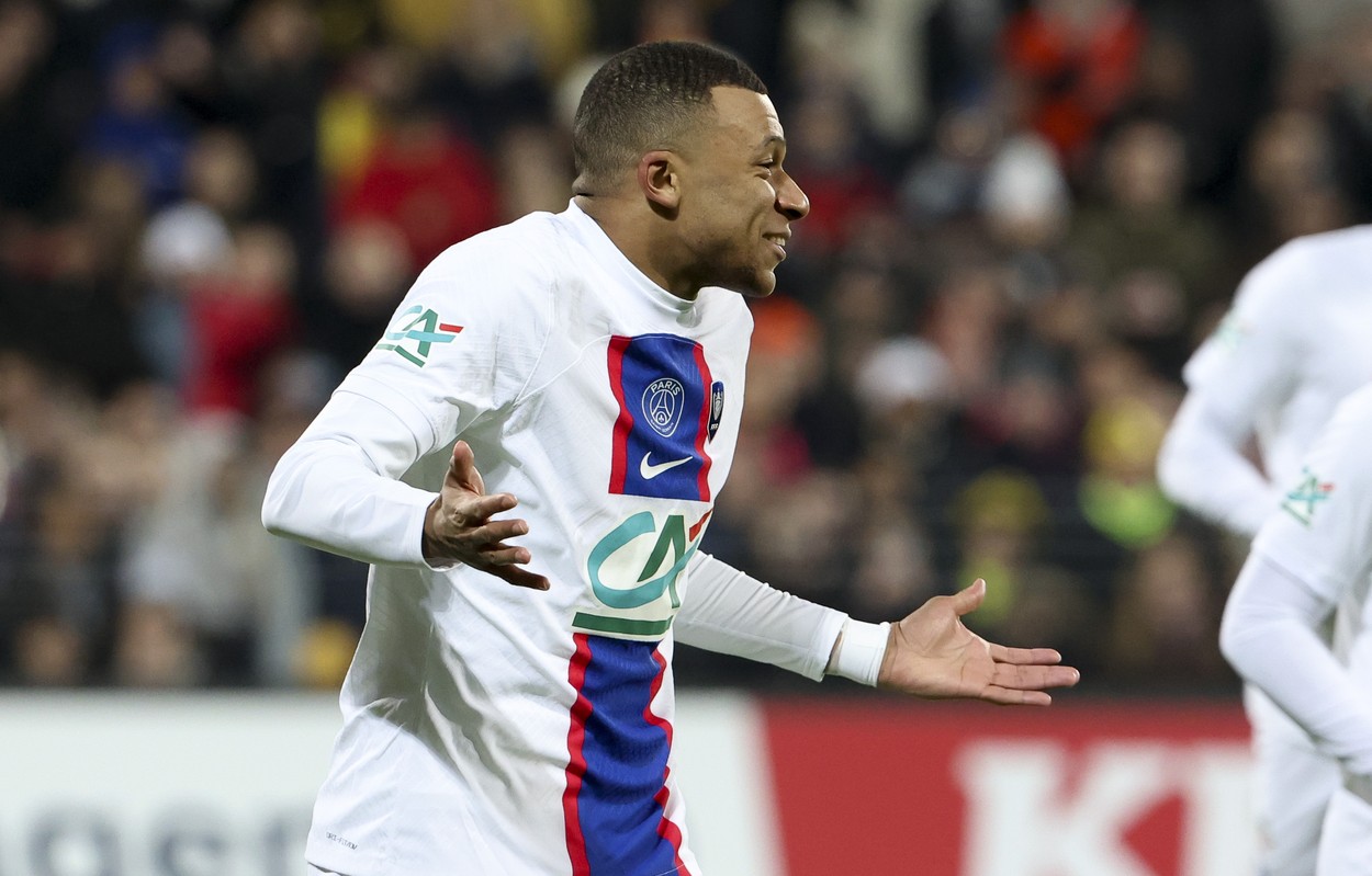 Cum este descrisă în contract clauza prin care PSG este obligată să-i achite 60 de milioane de euro pe an lui Kylian Mbappe