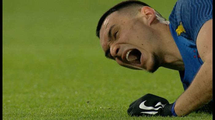 Adrian Șut, accidentat în Sepsi - FCSB 1-2, 3 aprilie 2023 / Foto: captură Digi Sport