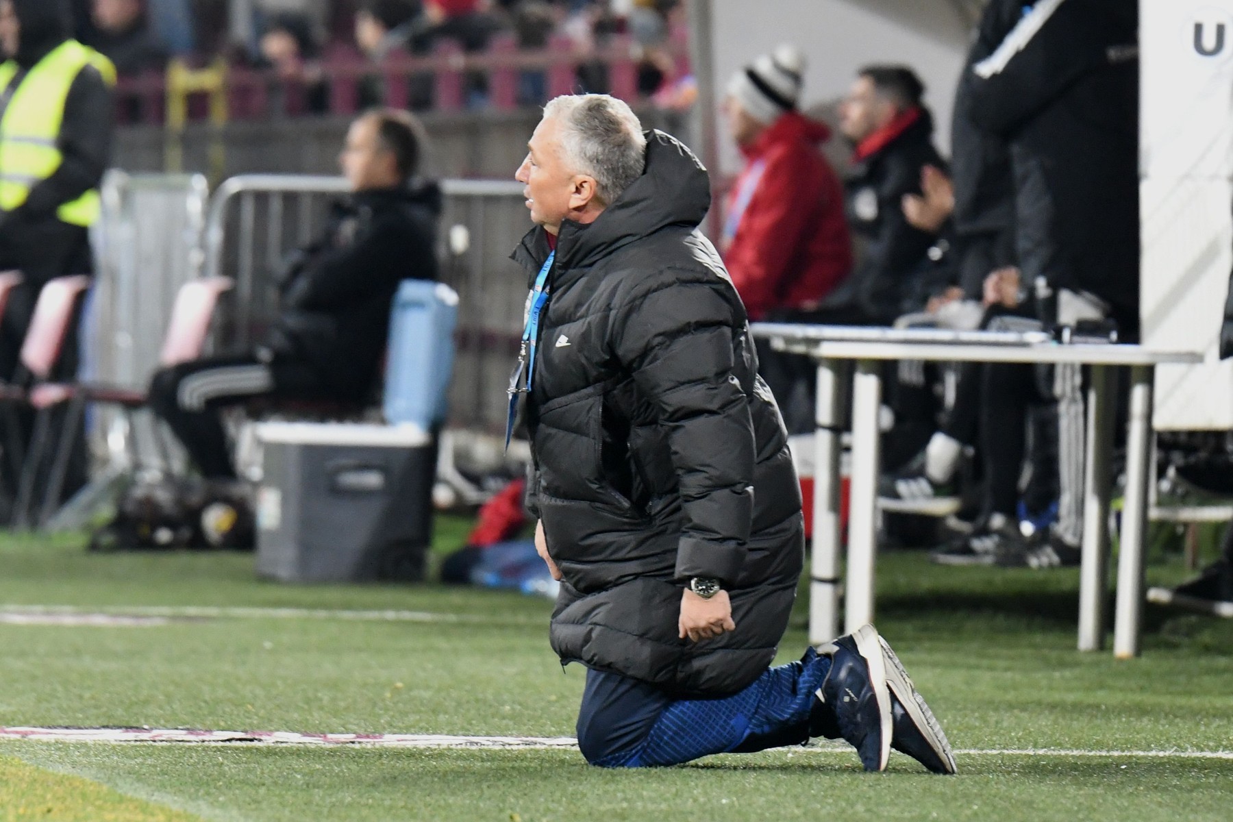 Dan Petrescu are mari probleme înaintea meciului cu FCSB