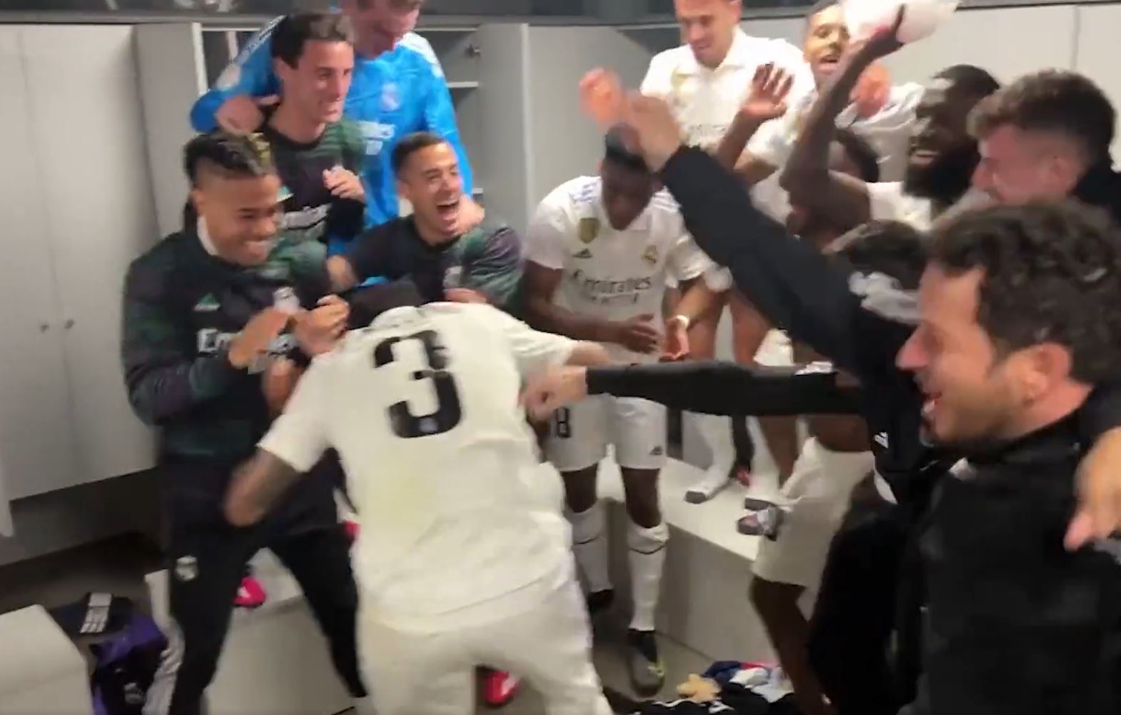 Ce s-a întâmplat în vestiarul lui Real Madrid după victoria memorabilă de la Barcelona