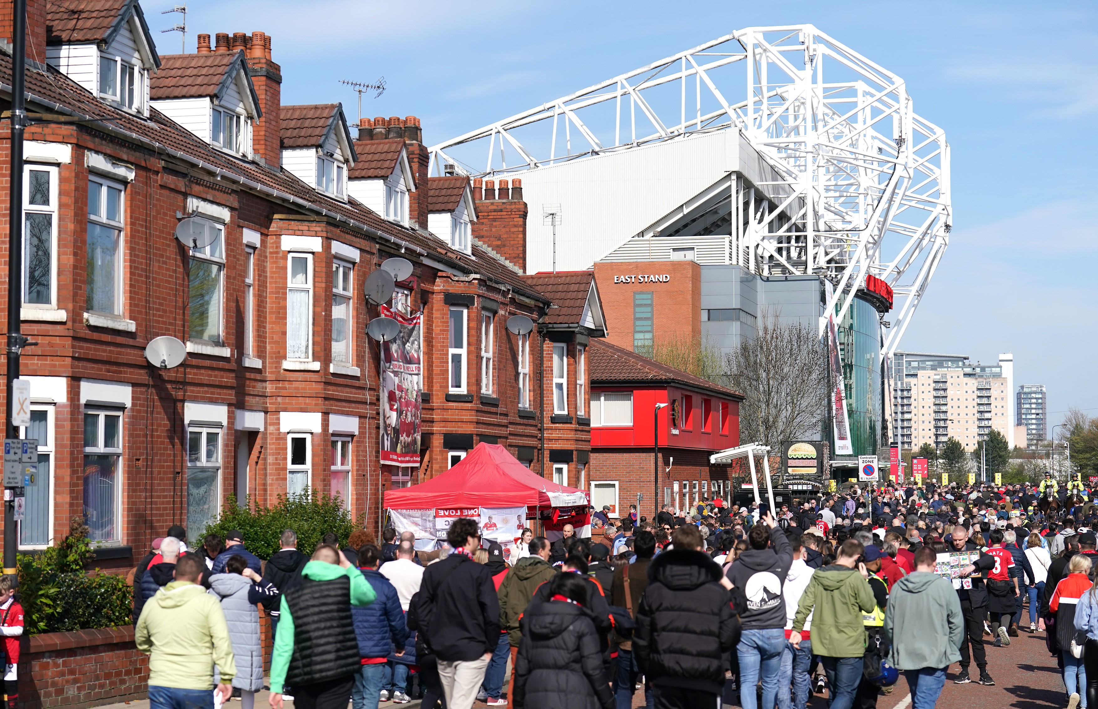 Fanii lui Manchester United au ajuns la capătul răbdării! Ce bannere au afișat la meciul cu Everton