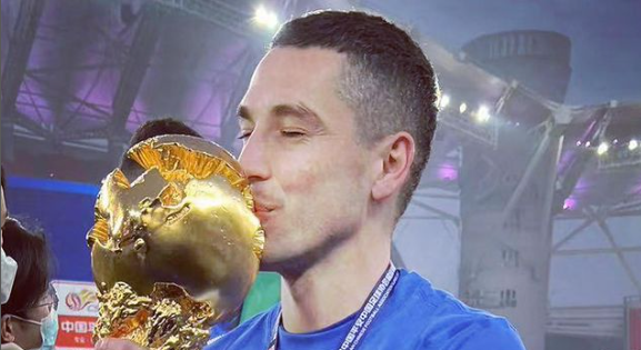 Nicolae Stanciu a dat un assist și și-a mai trecut un trofeu în palmares
