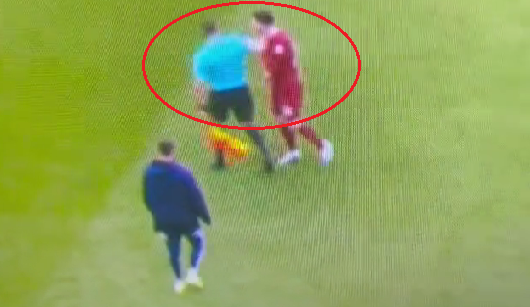 Imaginile care ar putea declanșa un scandal uriaș în Anglia! Un star de la Liverpool, lovit de arbitru peste față